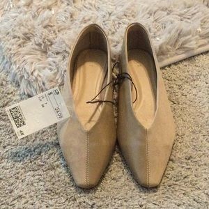 NWT H&M beige flats